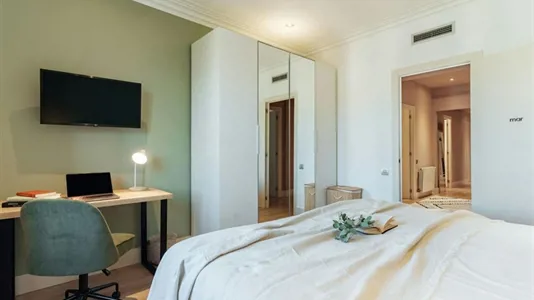 Rooms in Barcelona Eixample - photo 2