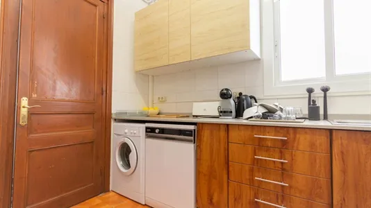 Rooms in Barcelona Eixample - photo 10