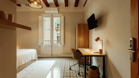 Rooms in Barcelona Ciutat Vella - photo 3