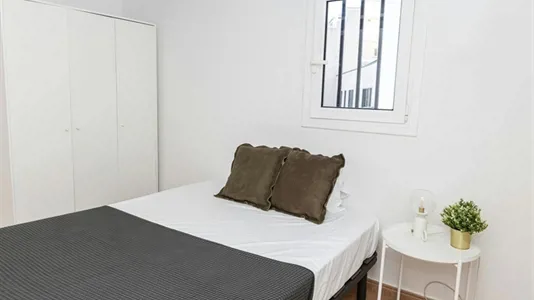 Rooms in Barcelona Ciutat Vella - photo 2