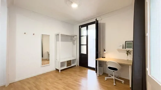 Rooms in Barcelona Ciutat Vella - photo 1