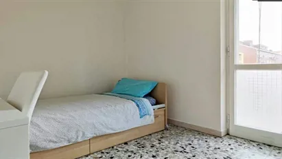 Room for rent in Milano Zona 7 - Baggio, De Angeli, San Siro, Milan