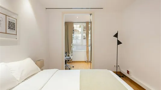 Rooms in Barcelona Eixample - photo 5