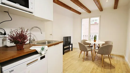 Rooms in Barcelona Sants-Montjuïc - photo 7