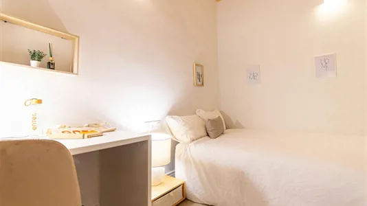 Rooms in Barcelona Ciutat Vella - photo 3