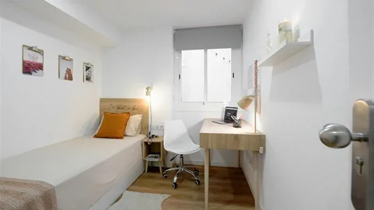 Rooms in Barcelona Eixample - photo 2