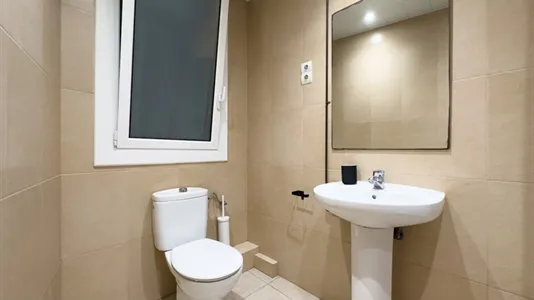 Rooms in Barcelona Ciutat Vella - photo 9