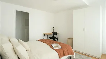 Room for rent in L'Haÿ-les-Roses, Île-de-France