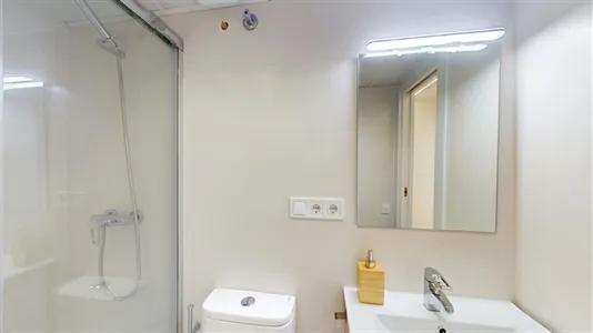 Rooms in Barcelona Sants-Montjuïc - photo 10