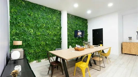 Rooms in Barcelona Ciutat Vella - photo 8