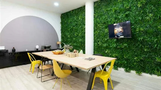 Rooms in Barcelona Ciutat Vella - photo 9