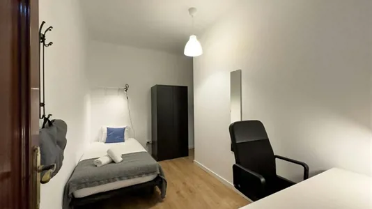 Rooms in Barcelona Eixample - photo 1