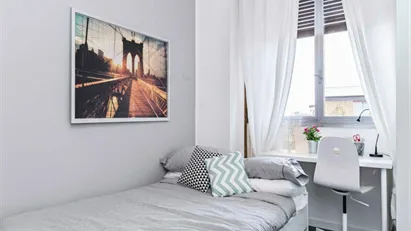 Room for rent in Milano Zona 6 - Barona, Lorenteggio, Milan