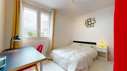 Room for rent in Grenoble, Auvergne-Rhône-Alpes