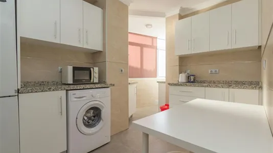 Rooms in Málaga - photo 6