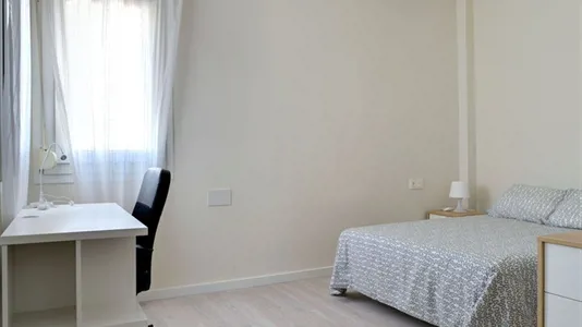 Rooms in Zaragoza - photo 2