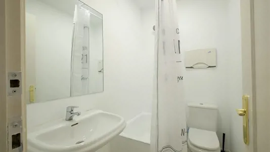 Rooms in Madrid Centro - photo 2