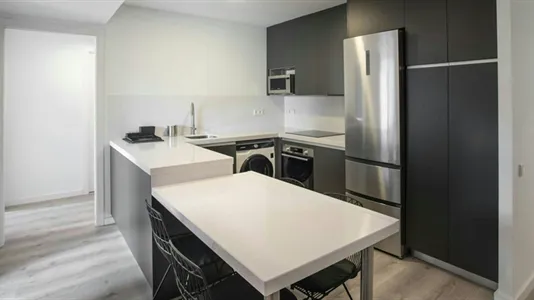 Rooms in Barcelona Ciutat Vella - photo 8