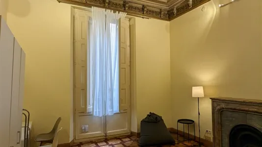Rooms in Barcelona Ciutat Vella - photo 4