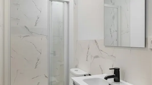 Rooms in Barcelona Eixample - photo 10