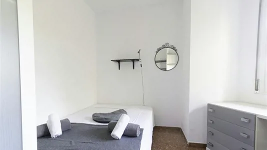 Rooms in Barcelona Sants-Montjuïc - photo 2