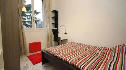 Room for rent in Milano Zona 6 - Barona, Lorenteggio, Milan