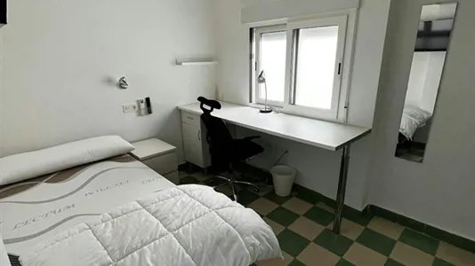 Rooms in Zaragoza - photo 1