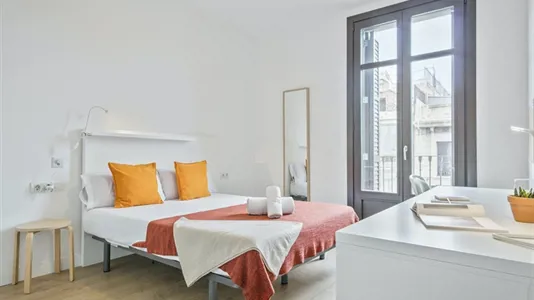 Rooms in Barcelona Eixample - photo 1