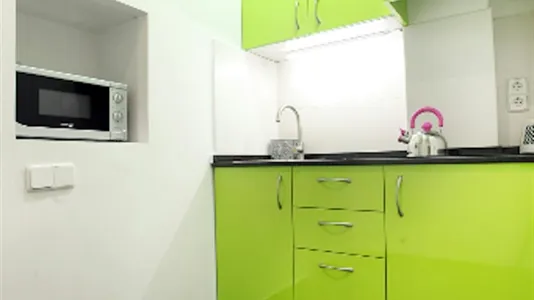 Rooms in Barcelona Ciutat Vella - photo 6