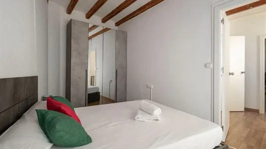 Rooms in Barcelona Ciutat Vella - photo 3