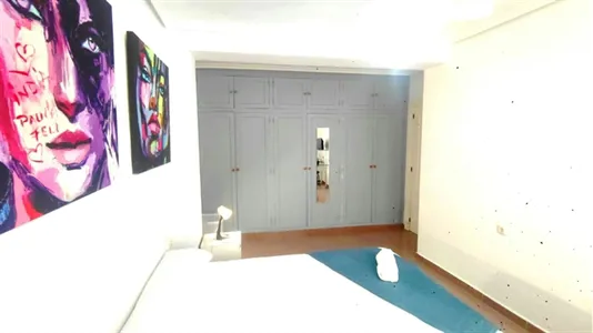 Rooms in Almería - photo 3