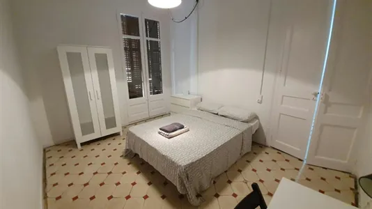 Rooms in Barcelona Ciutat Vella - photo 2