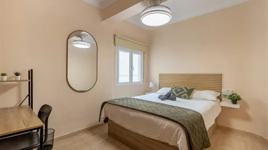 Rooms in Granada - photo 1