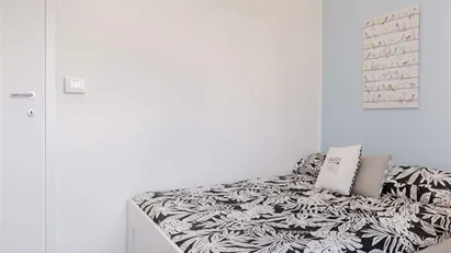 Room for rent in Milano Zona 6 - Barona, Lorenteggio, Milan