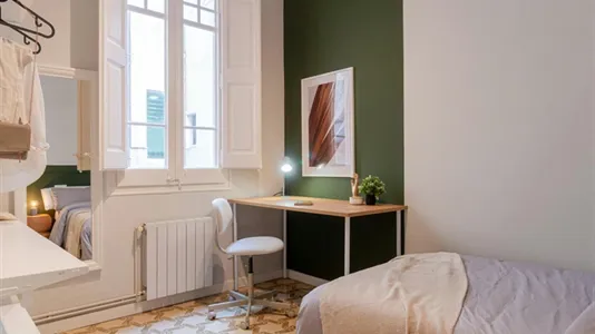 Rooms in Barcelona Eixample - photo 2