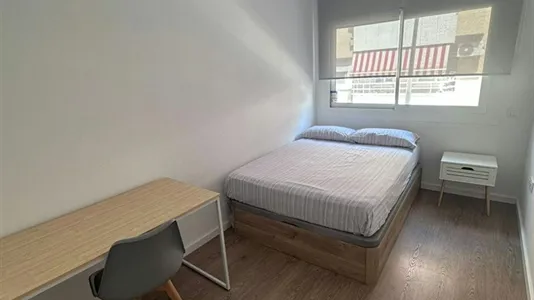 Rooms in Cornellà de Llobregat - photo 2