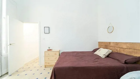 Rooms in Barcelona Ciutat Vella - photo 3