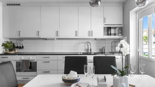 Houses in Botkyrka - photo 1