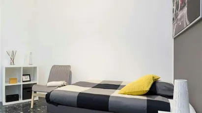 Room for rent in Milano Zona 6 - Barona, Lorenteggio, Milan
