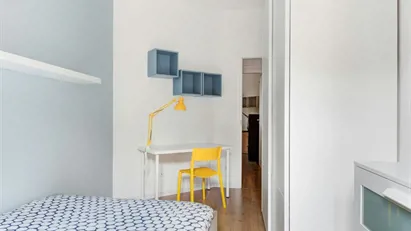 Room for rent in Milano Zona 6 - Barona, Lorenteggio, Milan