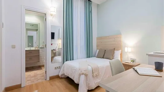 Rooms in Madrid Centro - photo 4