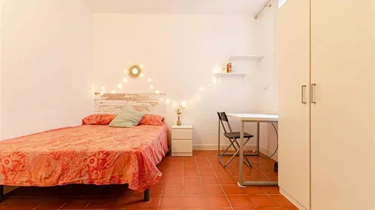 Rooms in Barcelona Ciutat Vella - photo 2