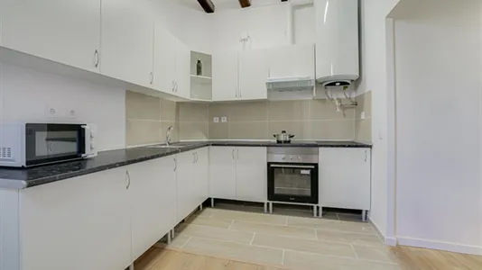 Rooms in Barcelona Ciutat Vella - photo 8