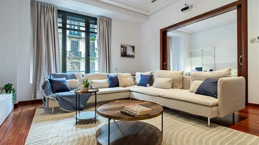 Rooms in Barcelona Eixample - photo 8