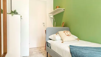 Room for rent in Milano Zona 6 - Barona, Lorenteggio, Milan