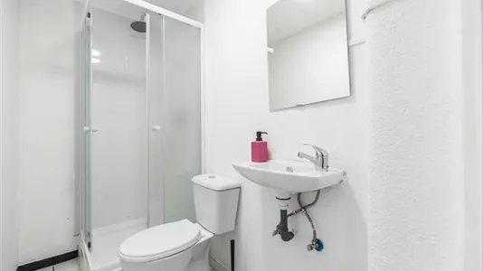 Rooms in Madrid Centro - photo 10