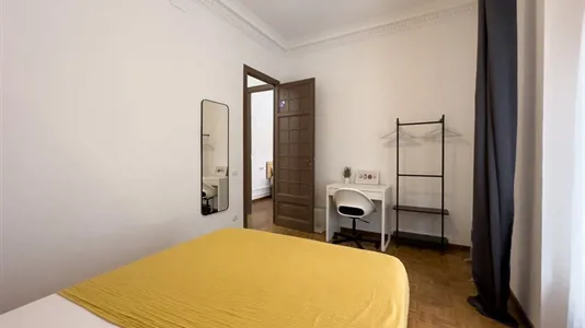 Rooms in Barcelona Ciutat Vella - photo 2