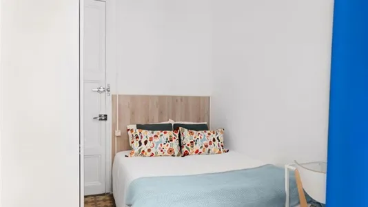 Rooms in Barcelona Ciutat Vella - photo 9