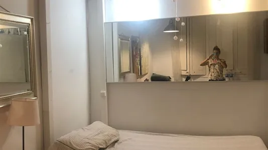 Rooms in Barcelona Ciutat Vella - photo 8