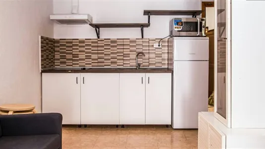 Rooms in Barcelona Ciutat Vella - photo 10